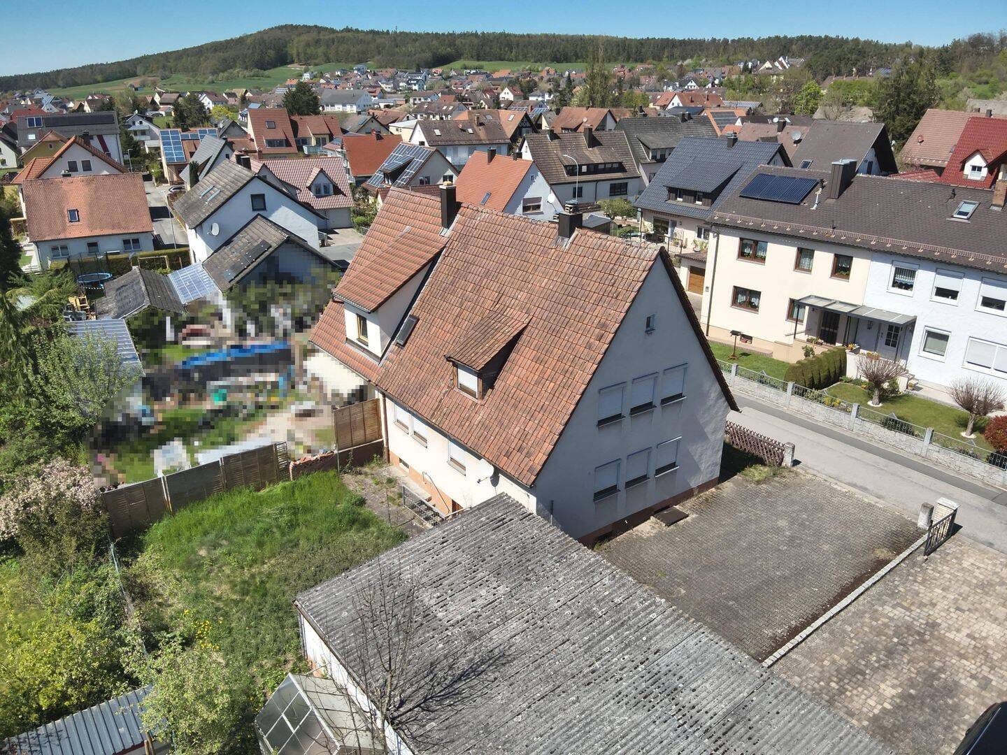 Immobilie in Heroldsbach - Handwerker aufgepasst - Doppelhaushälfte in Heroldsbach mit viel Potenzial - Bild 1