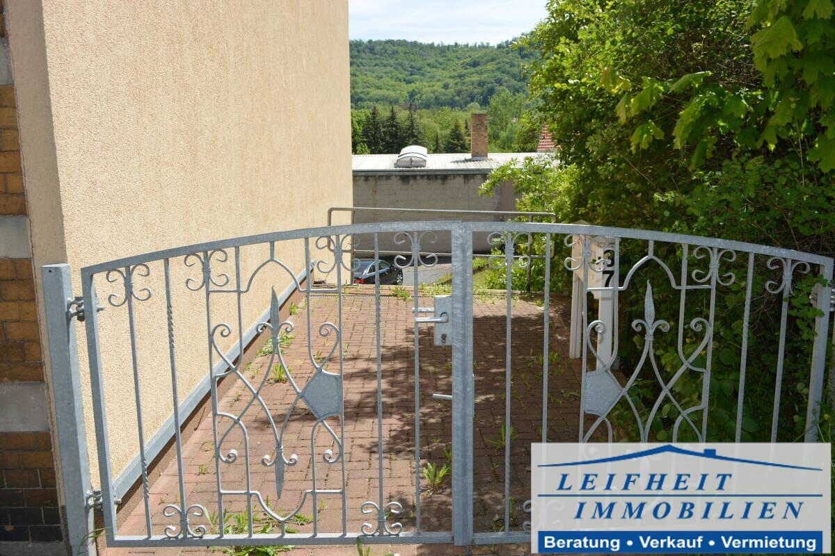 Immobilie in Sondershausen - Mehrfamilienhaus mit drei Wohneinheiten, Photovoltaikanlage, Garten und Stellplätzen - Bild 3
