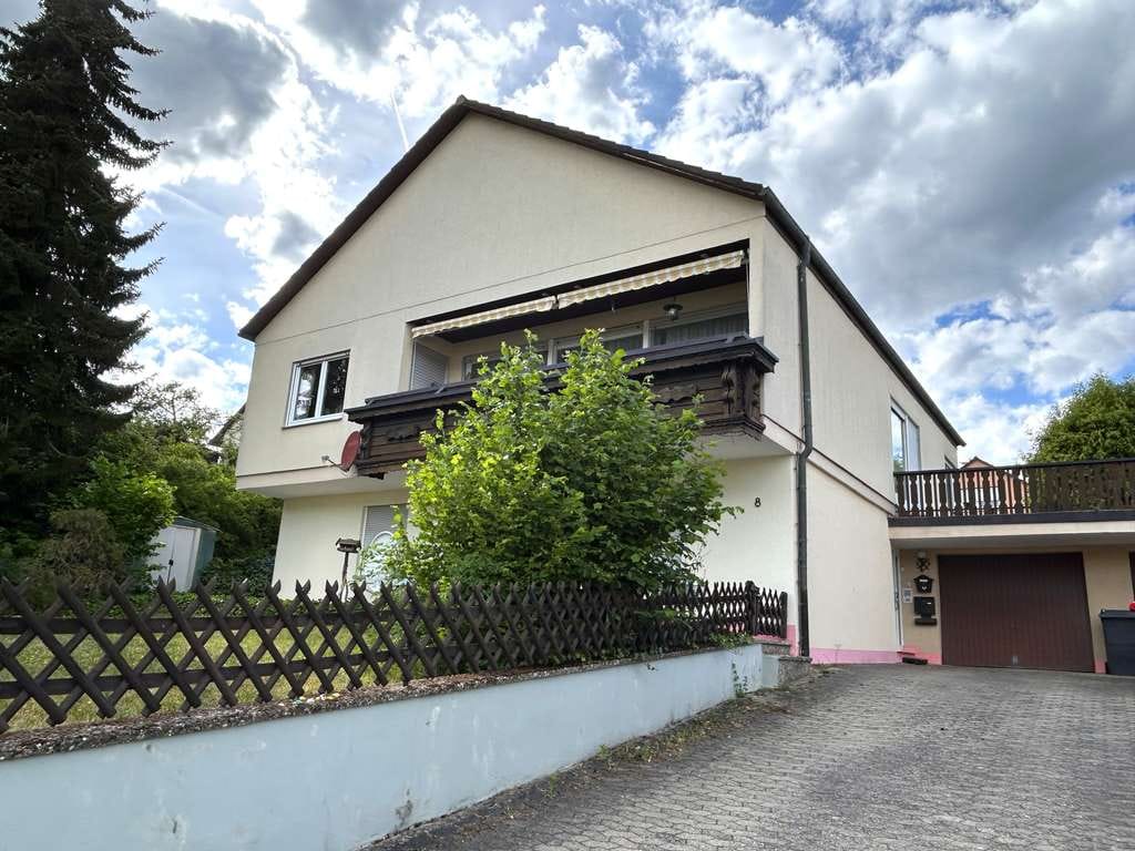 Immobilie in Würzburg - Oberdürrbach/Würzburg - geräumiges Einfamilienhaus mit Einliegerwohnung und großen Garten - Bild 0