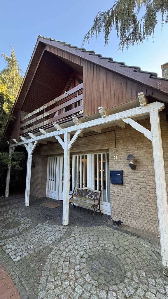 Immobilie in Wiefelstede - Großzügiges Einfamilienhaus mit 209 m² Wohnfläche auf 1.333 m² in ruhiger Bestlage von Wiefelstede - Bild 1