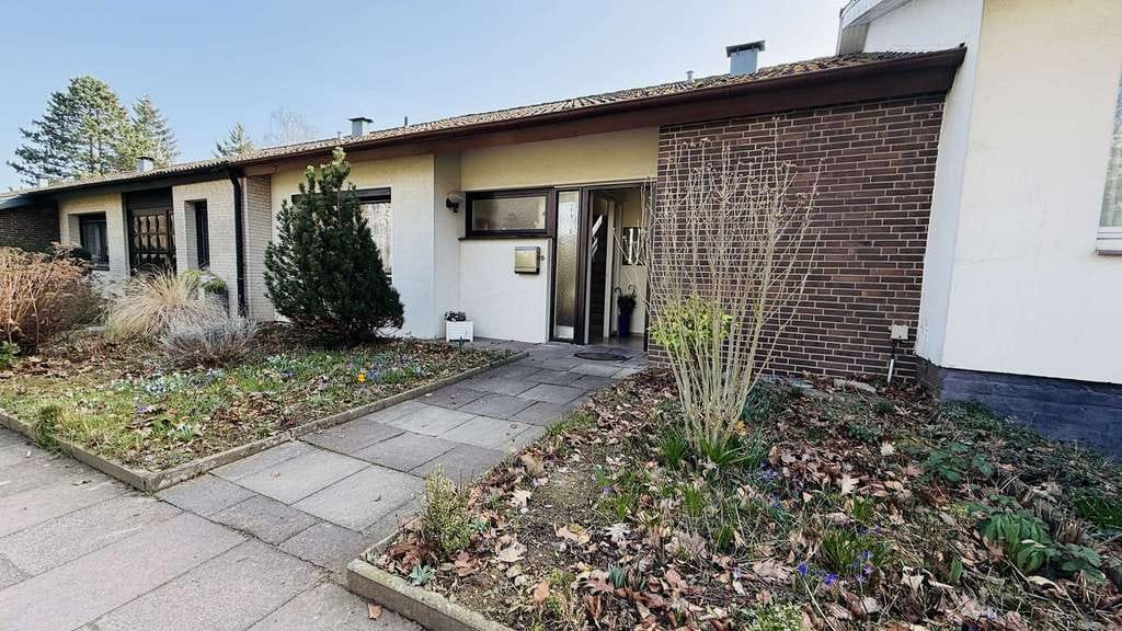 Immobilie in Sarstedt - Familienfreundliches Reihenhaus in bevorzugter Lage von Sarstedt mit Garage - Bild 0