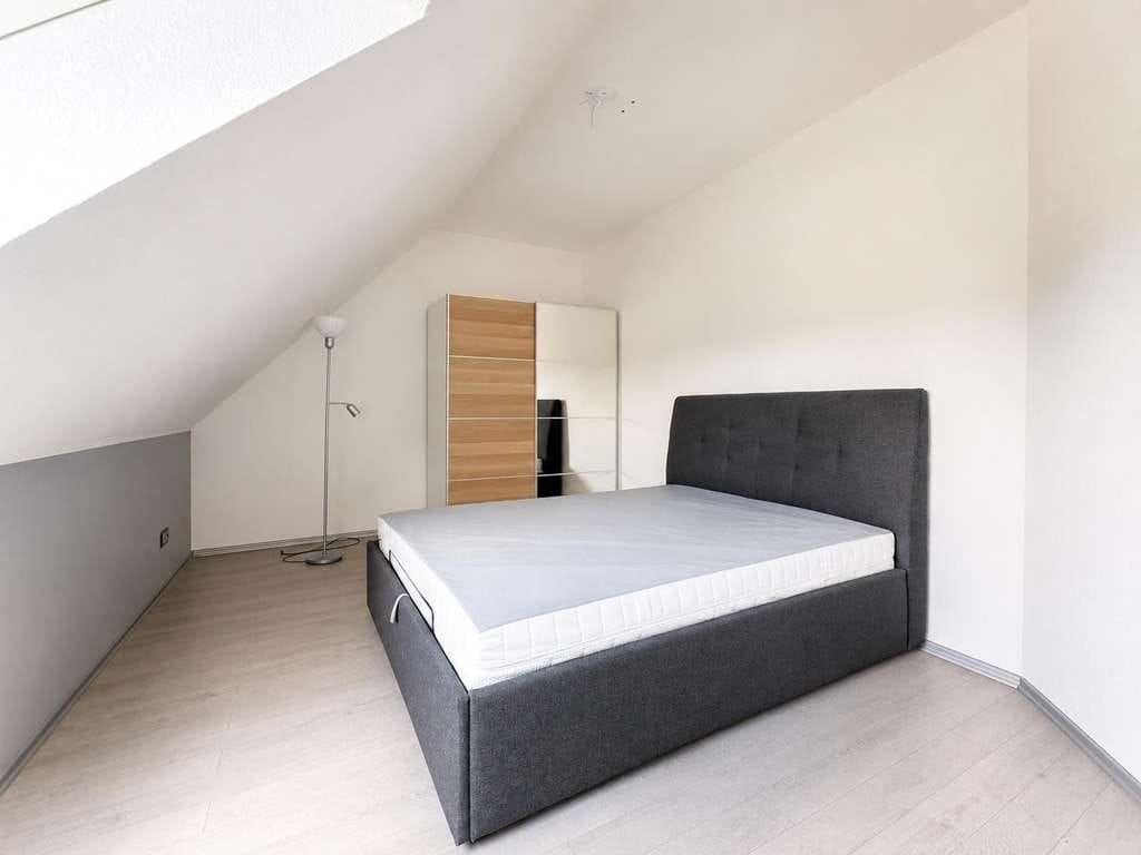 Immobilie in Offenbach an der Queich - Attraktive 2-Zimmer Dachgeschosswohnung mit Balkon & Stellplatz  - Bild 3