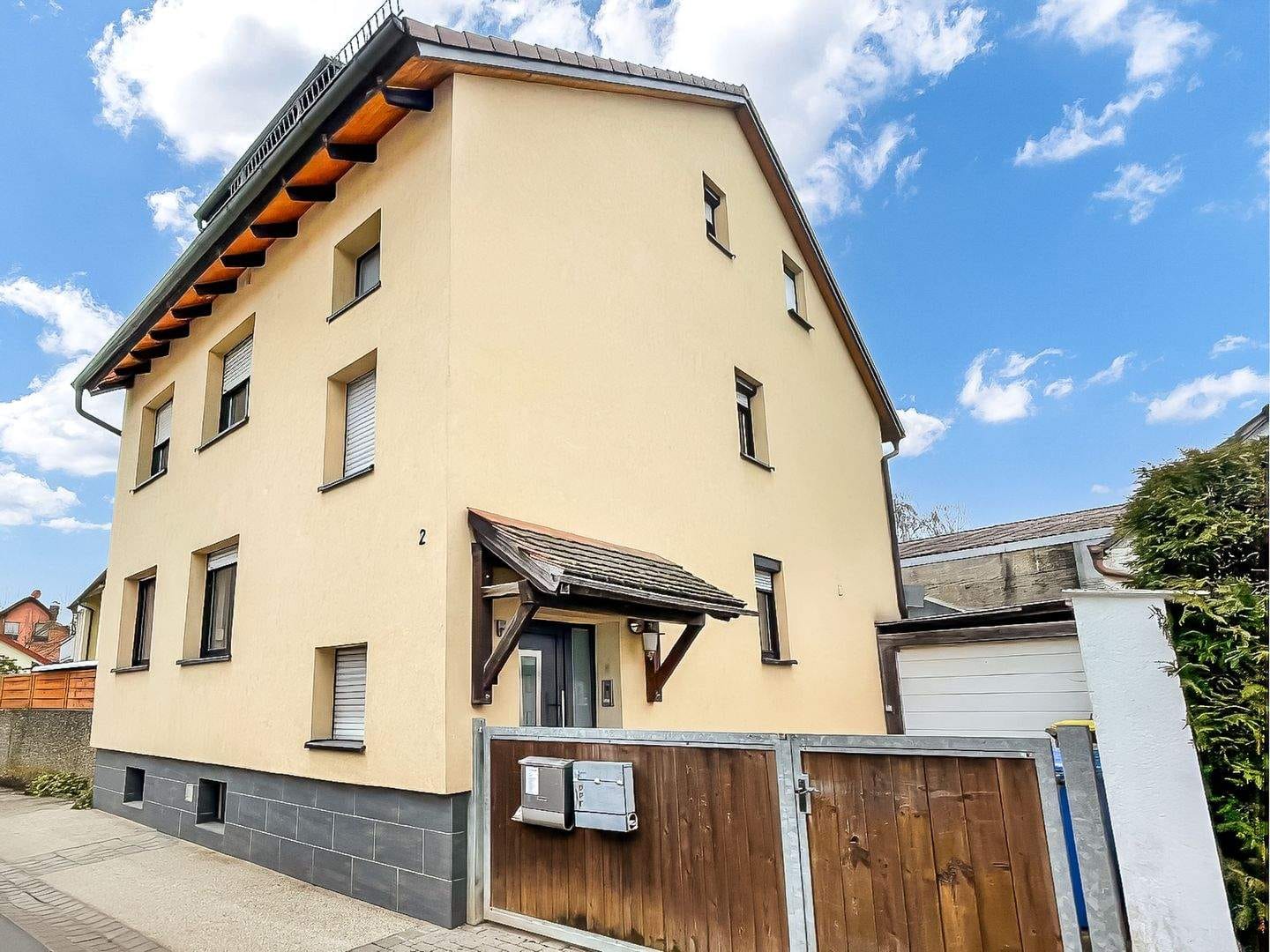 Immobilie in Wonfurt - Freistehendes Zweifamilienhaus in Wonfurt bei Haßfurt saniert vermietet - Kapitalanlage - Bild 0
