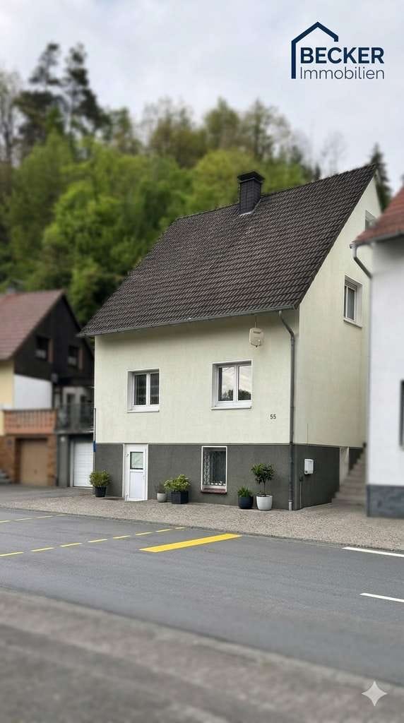 Immobilie in Marsberg - Gepflegtes Einfamilienhaus m. Garage - Bild 0