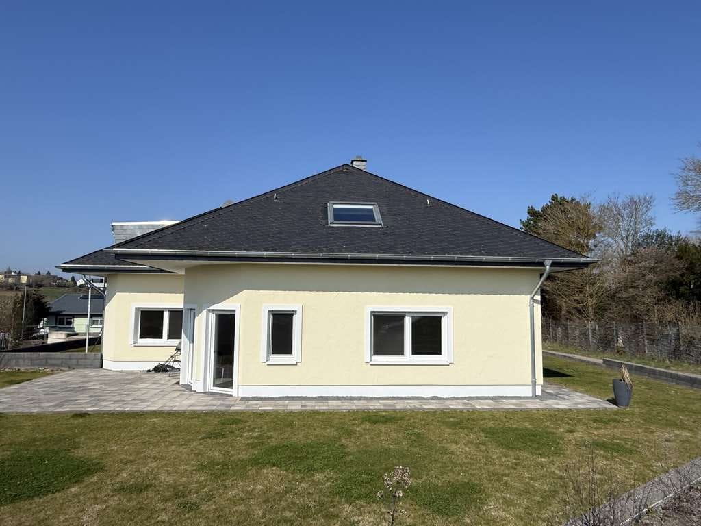 Immobilie in Kirchwald - Neuwertiger Walmdachbungalow mit ELW (vermietet) &
sep. Gewerbehalle! - Bild 3