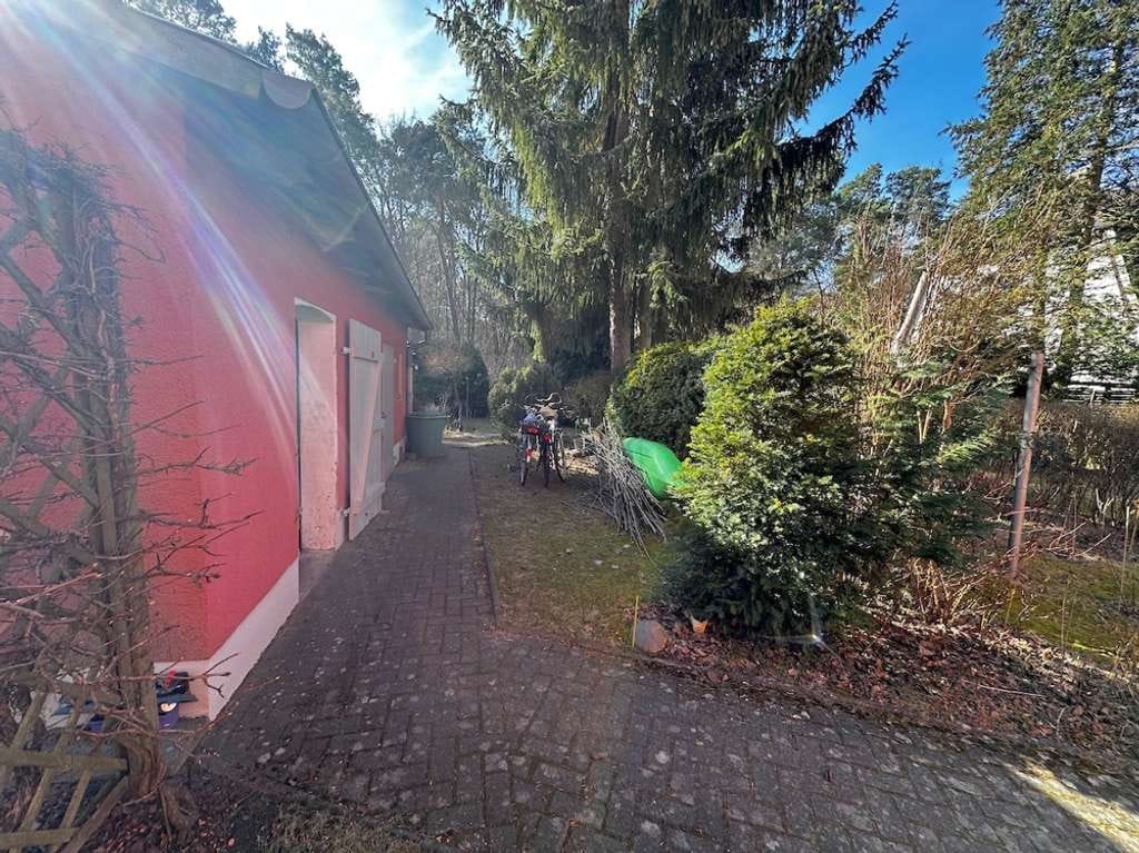 Immobilie in Schöneiche bei Berlin - Grundsolides Mehrfamilienhaus mit bezugsfreier Erdgeschosswohnung in idyllischer Waldrandlage - Bild 4