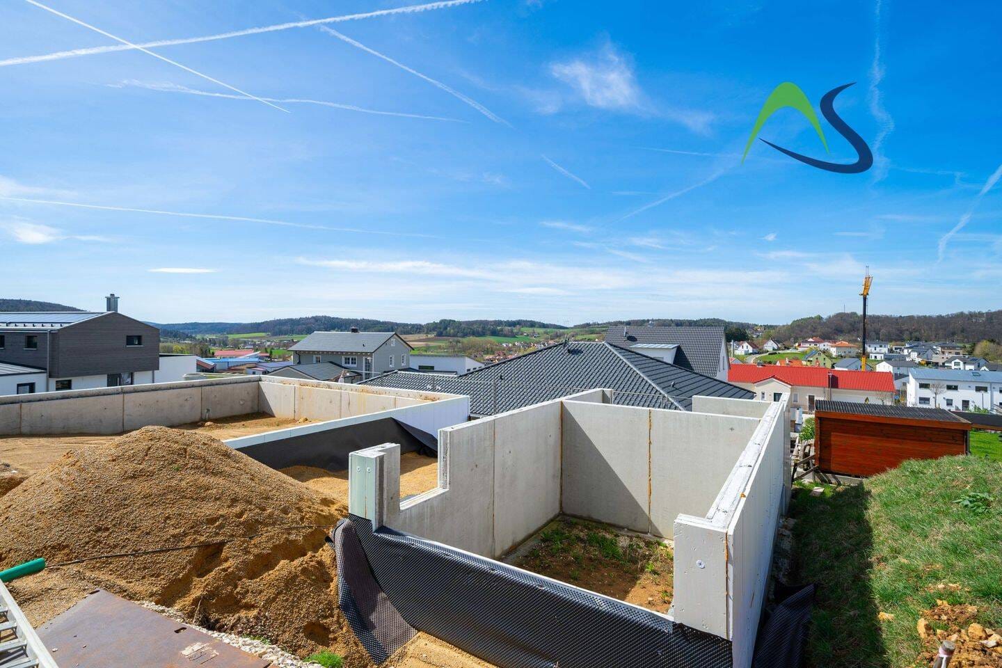 Immobilie in Velburg - Traumgrundstück auf sonnigem Westhang mit Massivhaus zum selbst ausbauen oder Schlüsselfertig - Bild 3