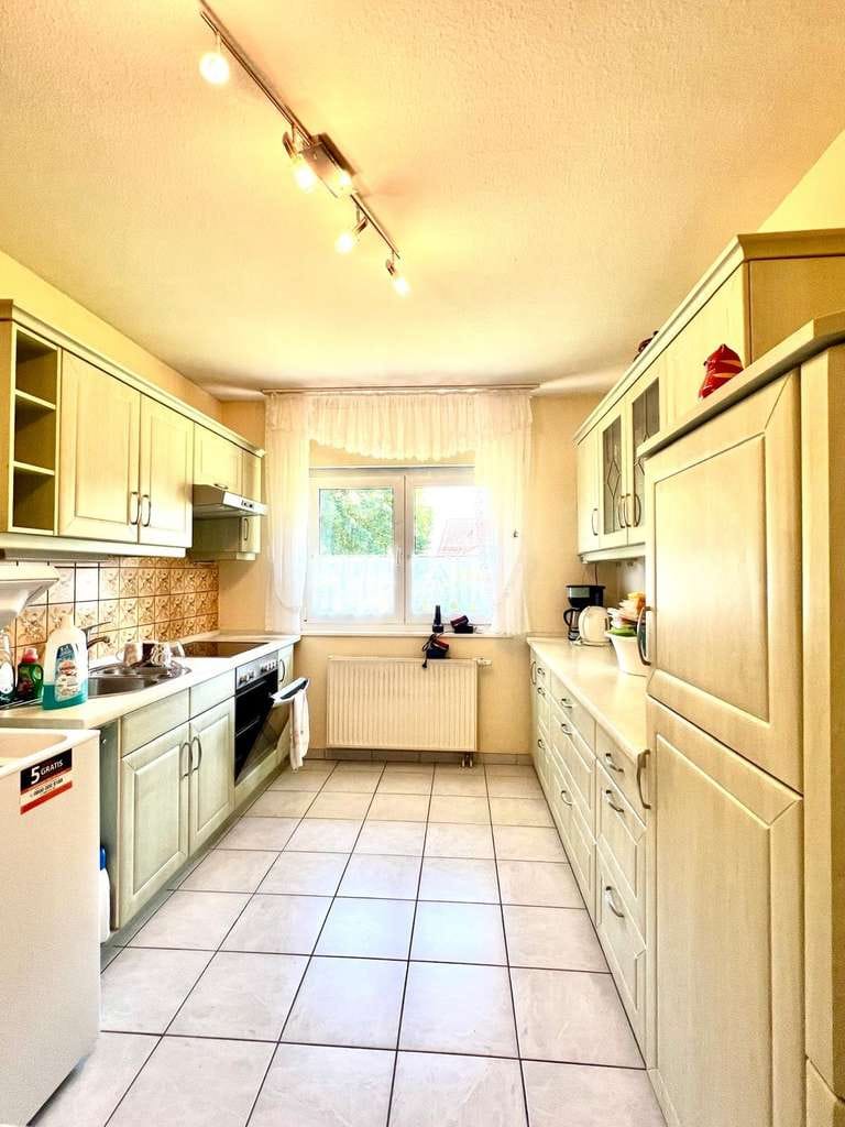 Immobilie in Vacha - Gepflegtes Einfamilienhaus mit Terrasse, Doppelgarage und 700 M² wunderschönem Grundstück in Vacha-O - Bild 3