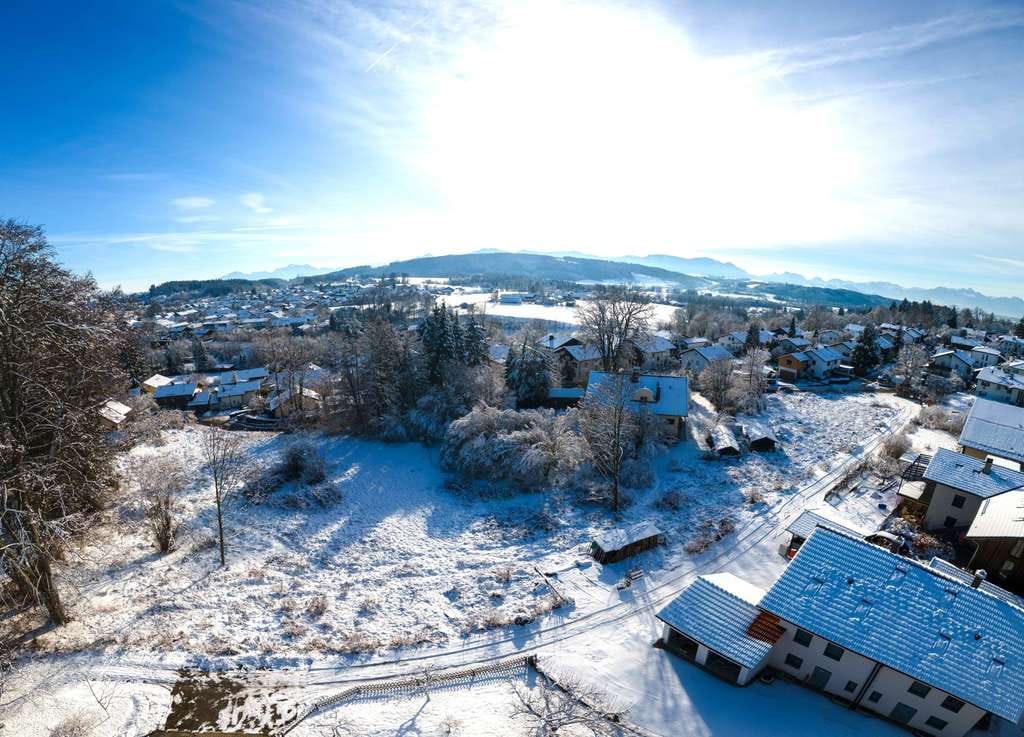 Immobilie in Bad Endorf - Neubau-Doppelhaushälfte in unverbautem Ortsrand mit Südhang und Bergblick - Bild 4