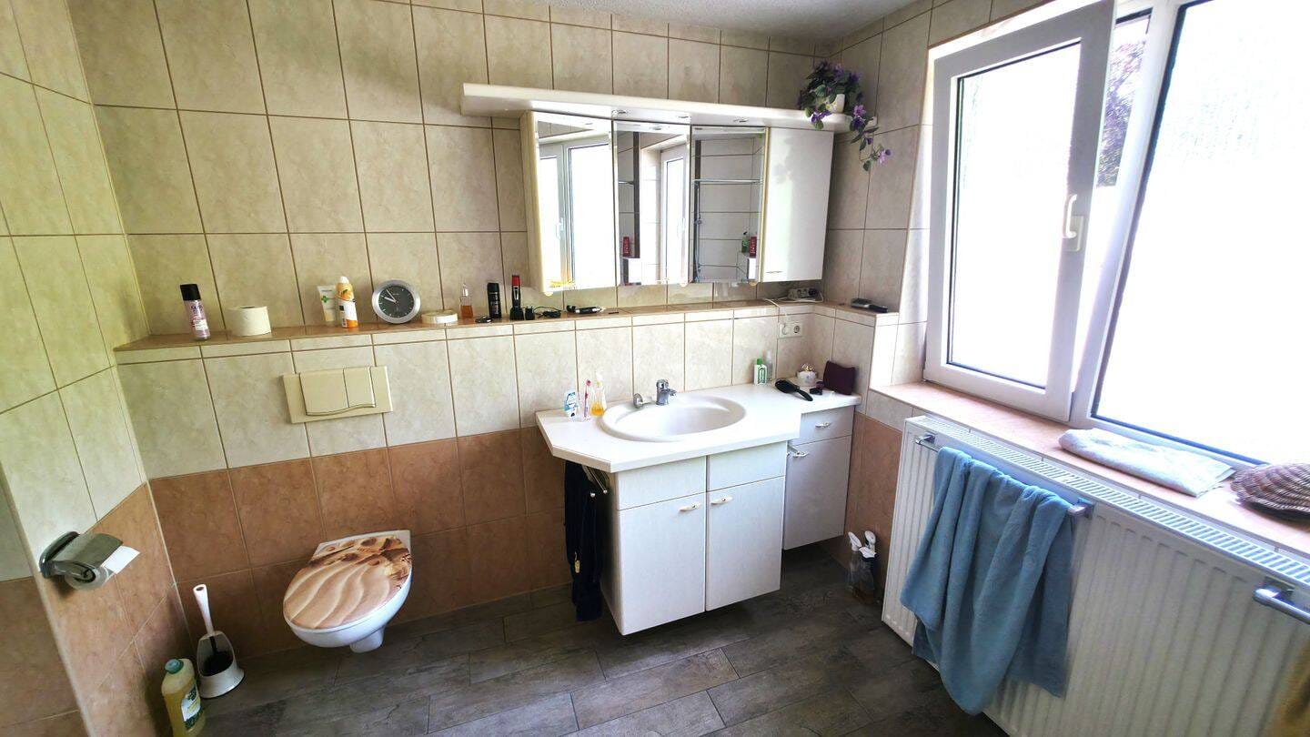 Immobilie in Güsten - Mehrgenerationenhaus mit großem Grundstück und Halle - Bild 3