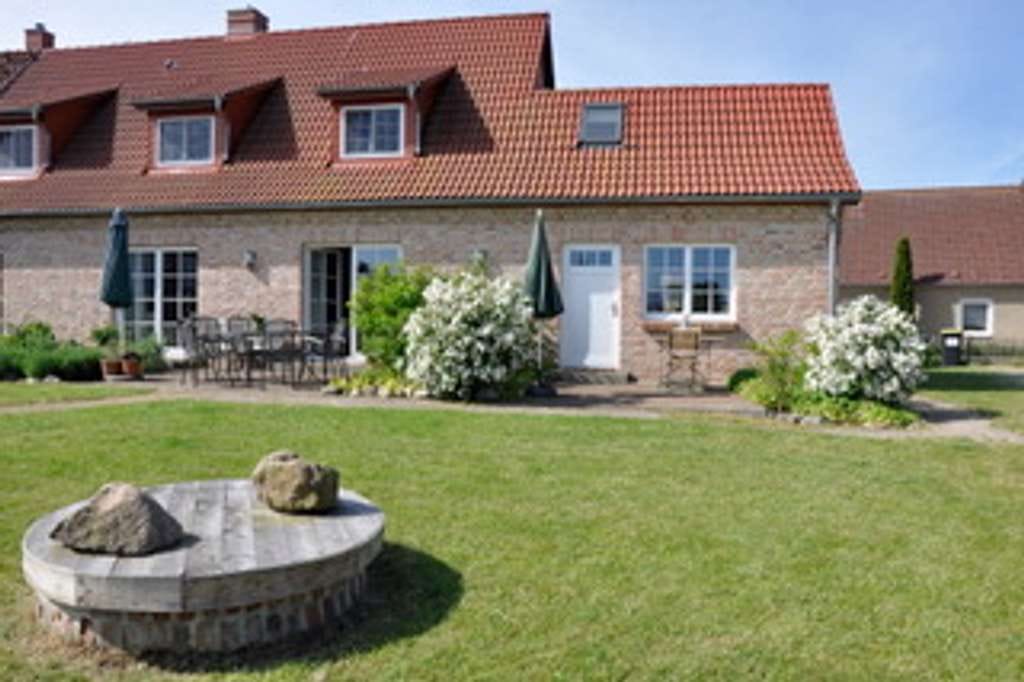 Immobilie in Gnoien - Charmantes, hochwertig saniertes Einfamilienhaus mit Einliegerwohnung und historischem Flair - Bild 0