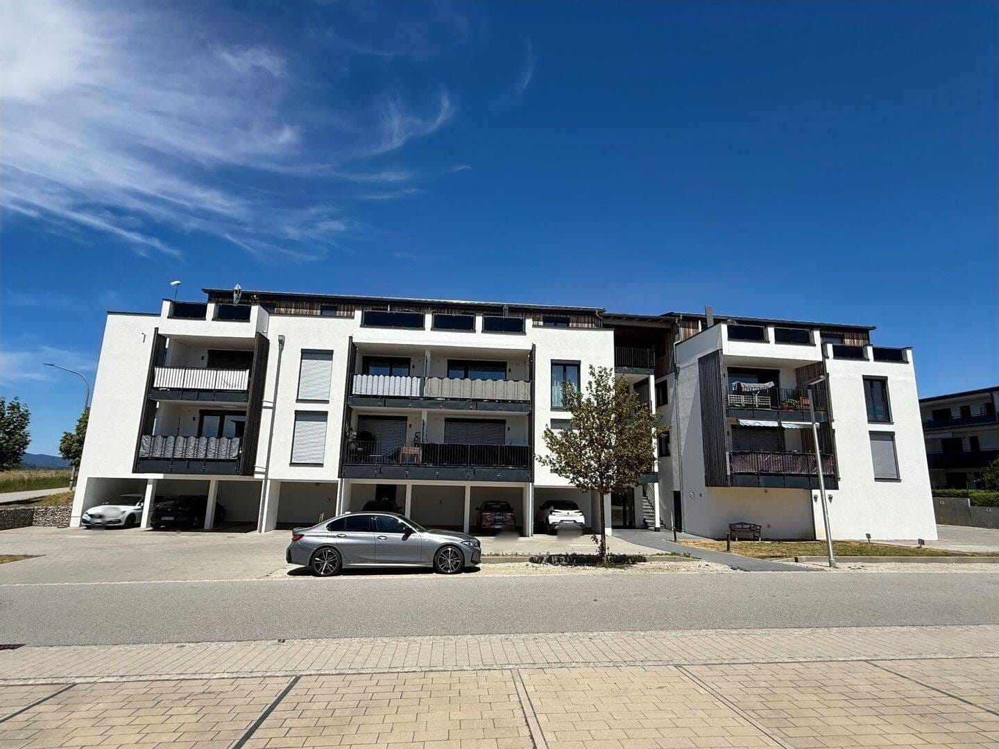 Immobilie in Neukirchen vorm Wald - Moderne, hochwertige und helle 2-Zimmer-Penthouse-Wohnung in exklusiver Aussichtslage - Neukirchen vorm Wald. - Bild 3