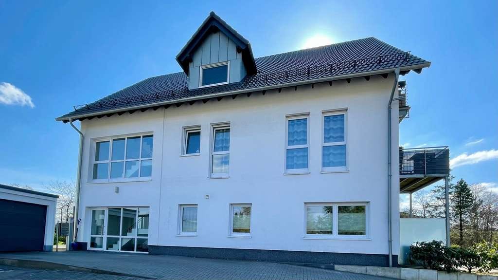 Immobilie in Drolshagen - Energieeffizientes, neuwertiges Mehrfamilienhaus in ruhiger, verkehrsgünstiger Lage - Bild 3