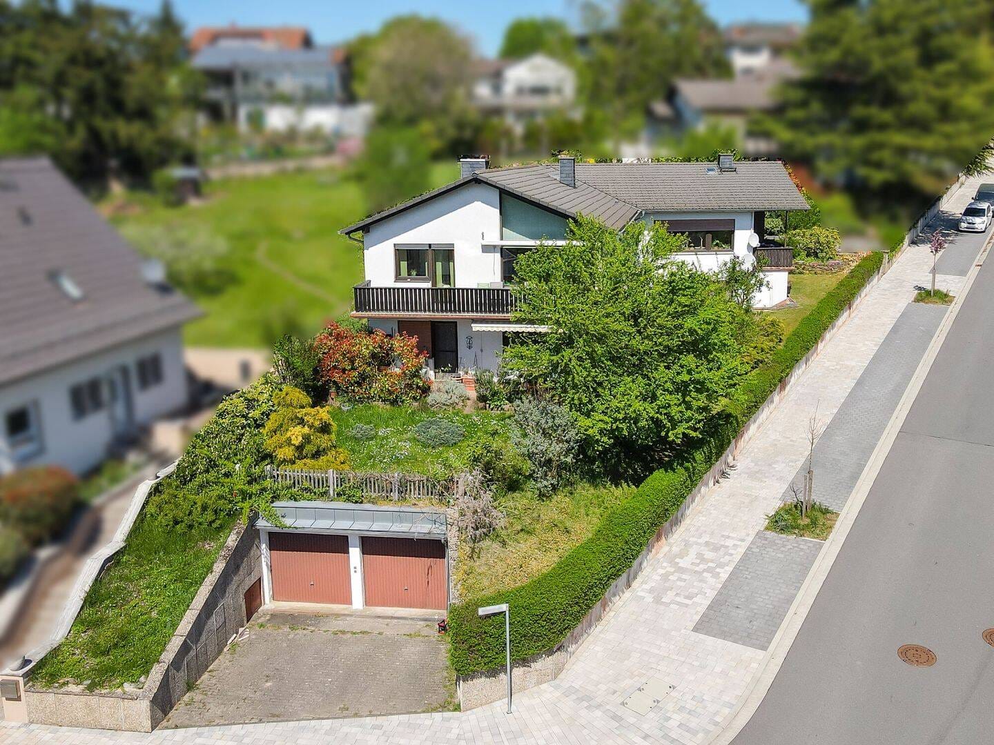 Immobilie in Bad König - Mehr-Familien-Haus mit 4 Wohnungen in Bad König: tolle Lage und vielfältigsten Nutzungsmöglichkeiten - Bild 0