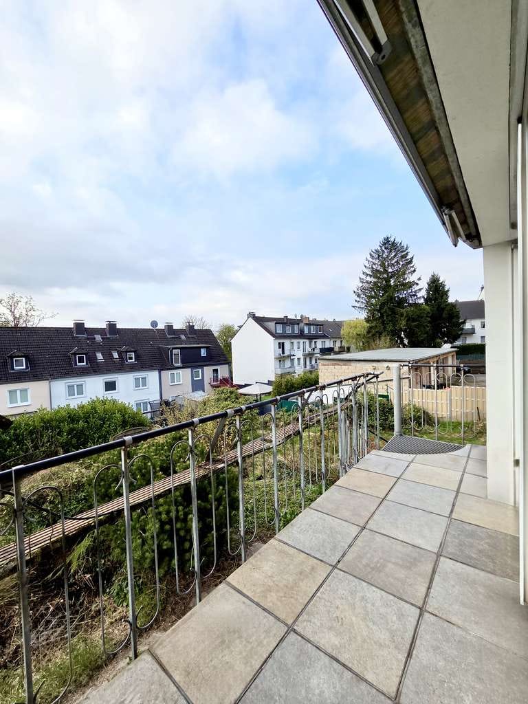 Immobilie in Heiligenhaus - Familienfreundliche Doppelhaushälfte mit sonnigem Garten, Balkon und Dachterrasse - Bild 4