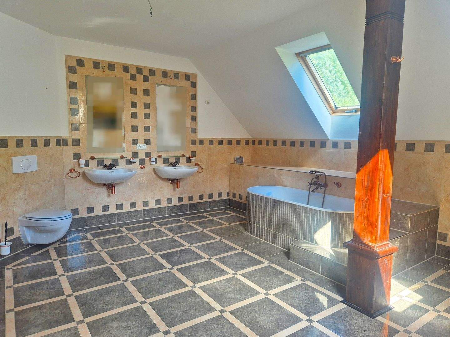 Immobilie in Waldheim - historische Villa - vollständig Saniert in idyllischer Lage mit kleinem Wald und vermieteter Wohneinheit  - Bild 4