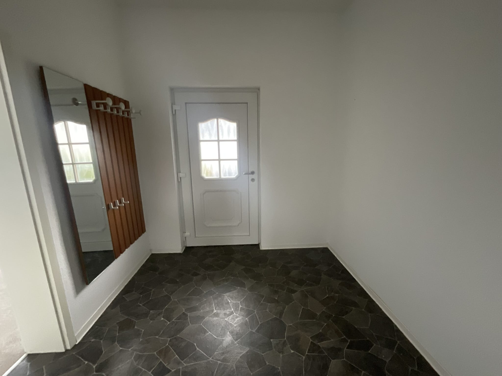 Immobilie in Bad Gandersheim - Dreifamilienhaus mit drei Garagen - Bild 1