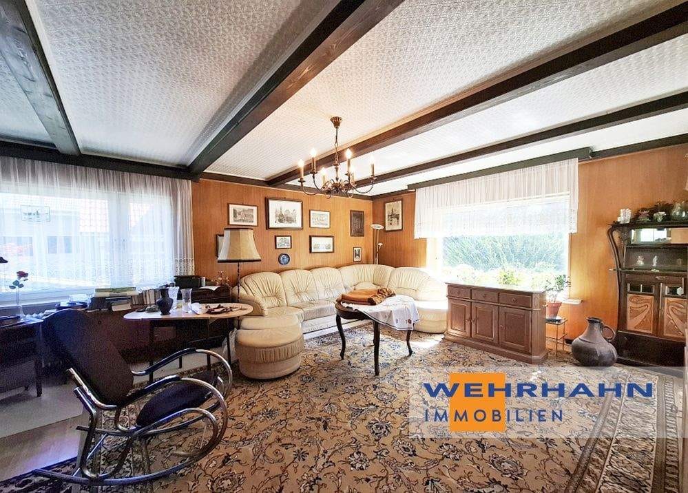 Immobilie in Ammersbek - Sanierungsbedürftiges EFH mit Doppelgarage, Vollkeller und großem Garten in stadtnaher Lage - Bild 0