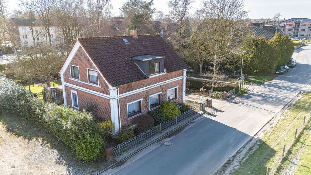 Immobilie in Lemwerder - Flexibles Mehrgenerationenhaus mit weitläufigem Garten und Garage - Bild 2