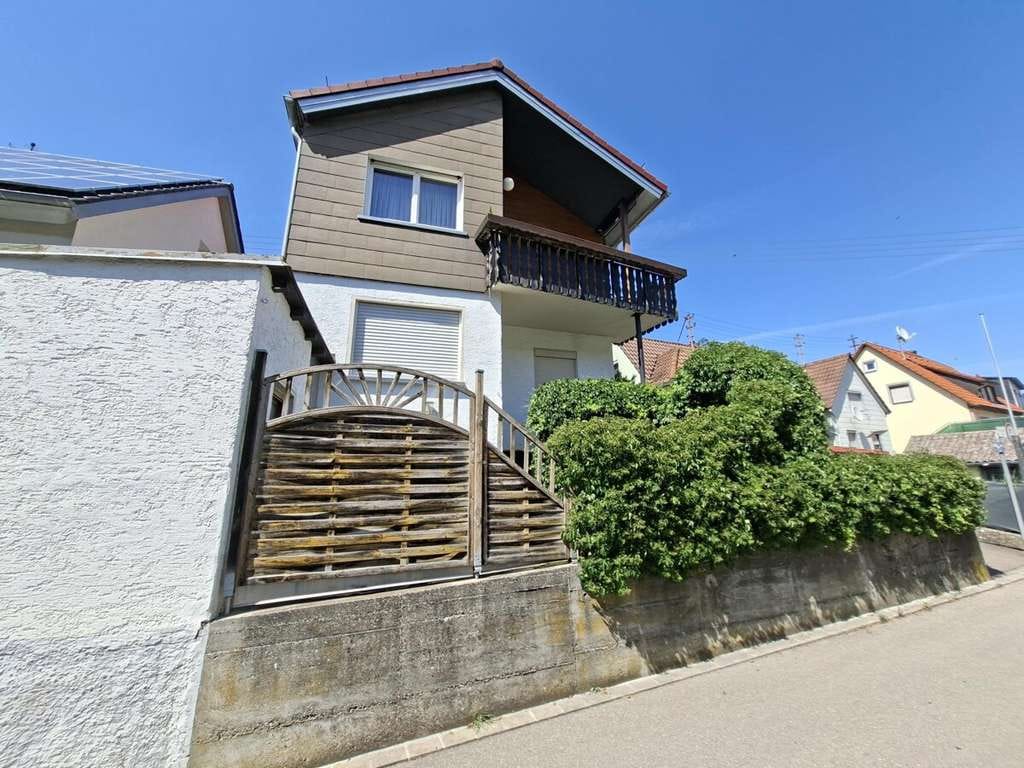 Immobilie in Giengen an der Brenz - Schlossblick garantiert! Einfamilienhaus mit Garage in ländlicher Lage - Bild 1
