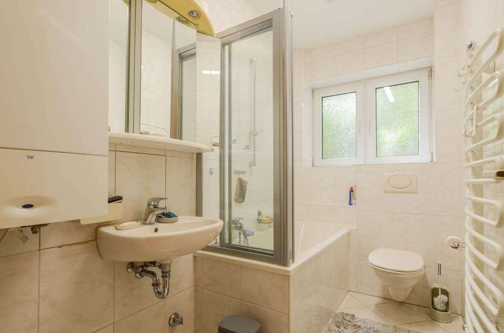 Immobilie in Leverkusen - Dreifamilien-Stadthaus * zwei Wohnungen werden leer übergeben * Garage * Garten * zwei Stellplätze - Bild 3