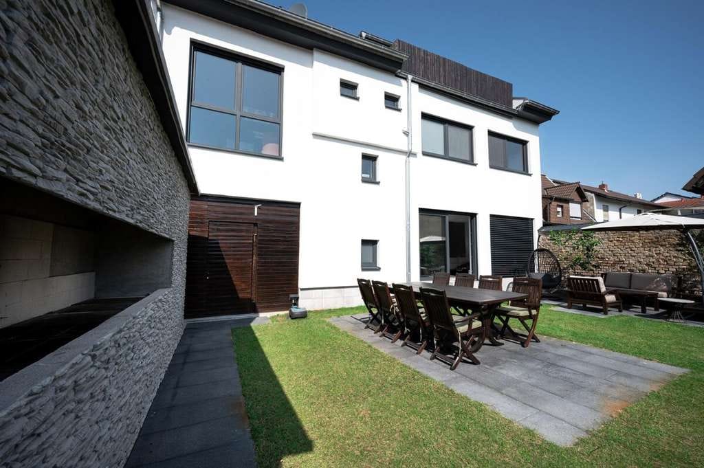 Immobilie in Plankstadt - Großzügiges, sehr schönes Familienhaus mit Garten - Bild 2