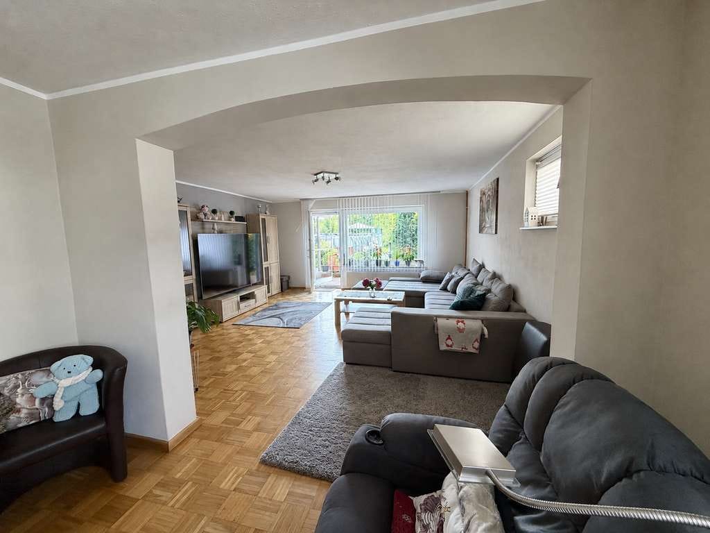 Immobilie in Nordstemmen - Zentral gelegenes Mehrfamilienhaus: Wohnen und Arbeiten vereint, ideal als Mehrgenerationshaus, Fern - Bild 2