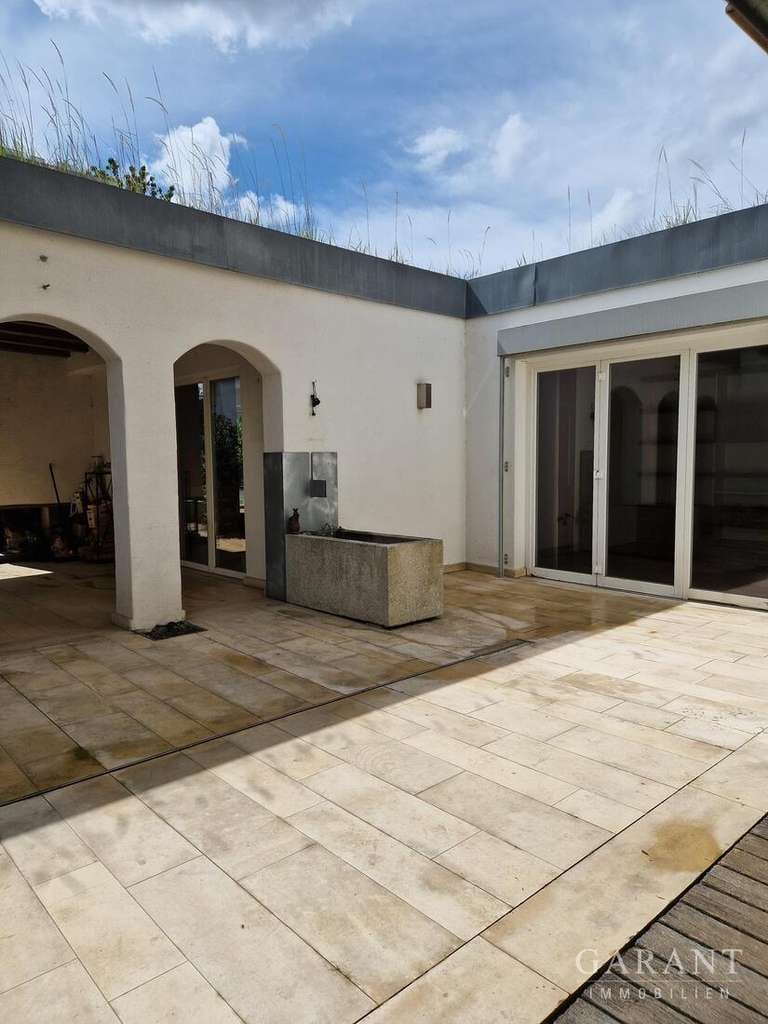 Immobilie in Arnstorf - Luxuriöse Stadtvilla mit Atrium, Garten und Wellnessoase - Bild 0