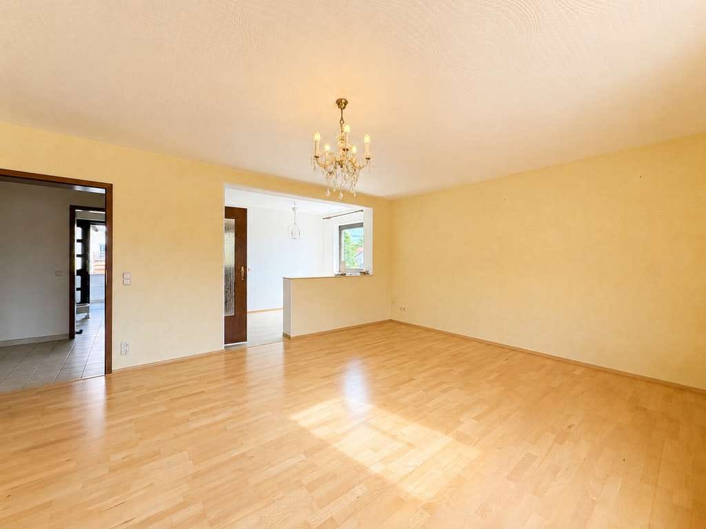 Immobilie in Amöneburg - Zukunftsorientiert wohnen: Einfamilienhaus mit PV-Anlage und Nahwärme-Perspektive - Bild 4