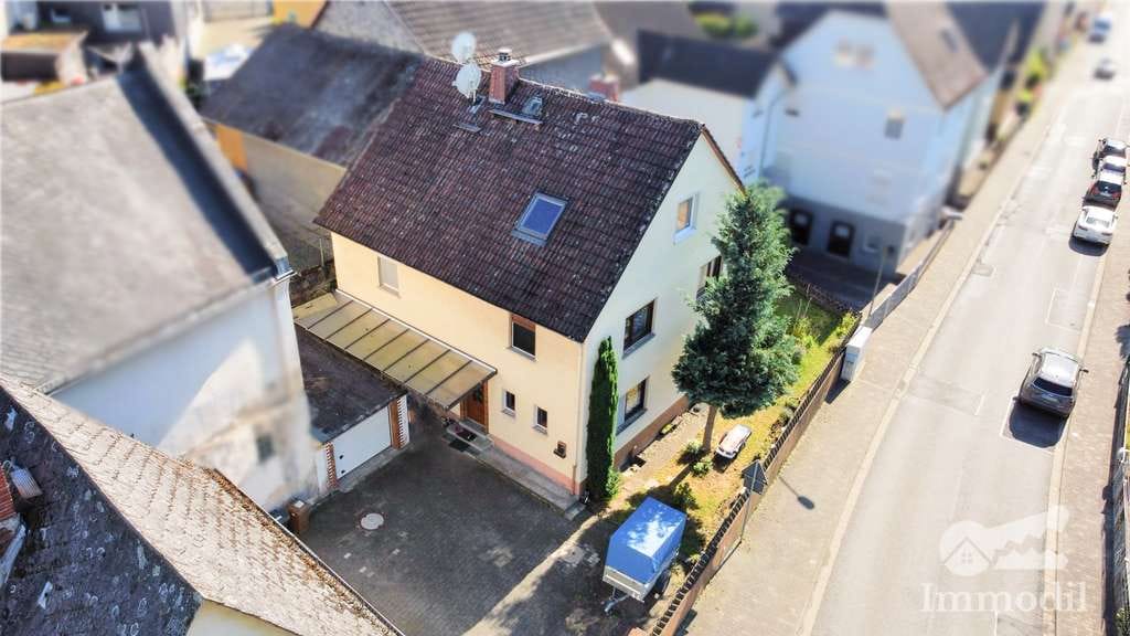 Immobilie in Weinbach - Geräumiges Zuhause für die ganze Familie: Großzügiges, renoviertes Einfamilienhaus wartet auf Sie! - Bild 0