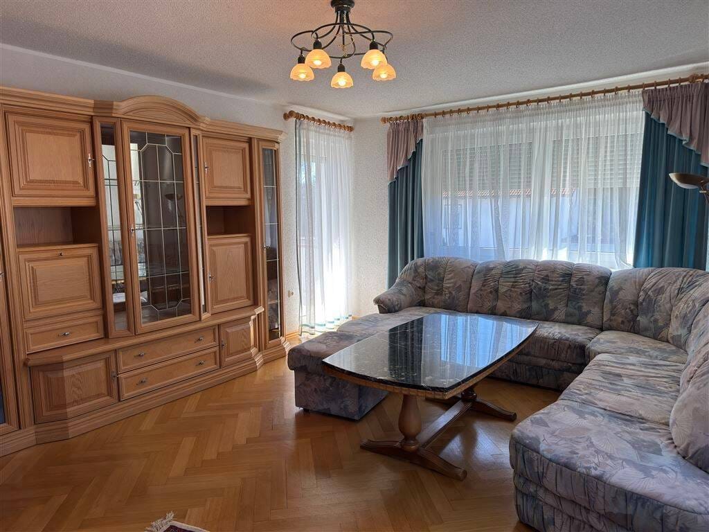 Immobilie in Burgkirchen an der Alz - Zweifamilienhaus mit Einliegerwohnung, großem Garten und viel Potenzial - Bild 2