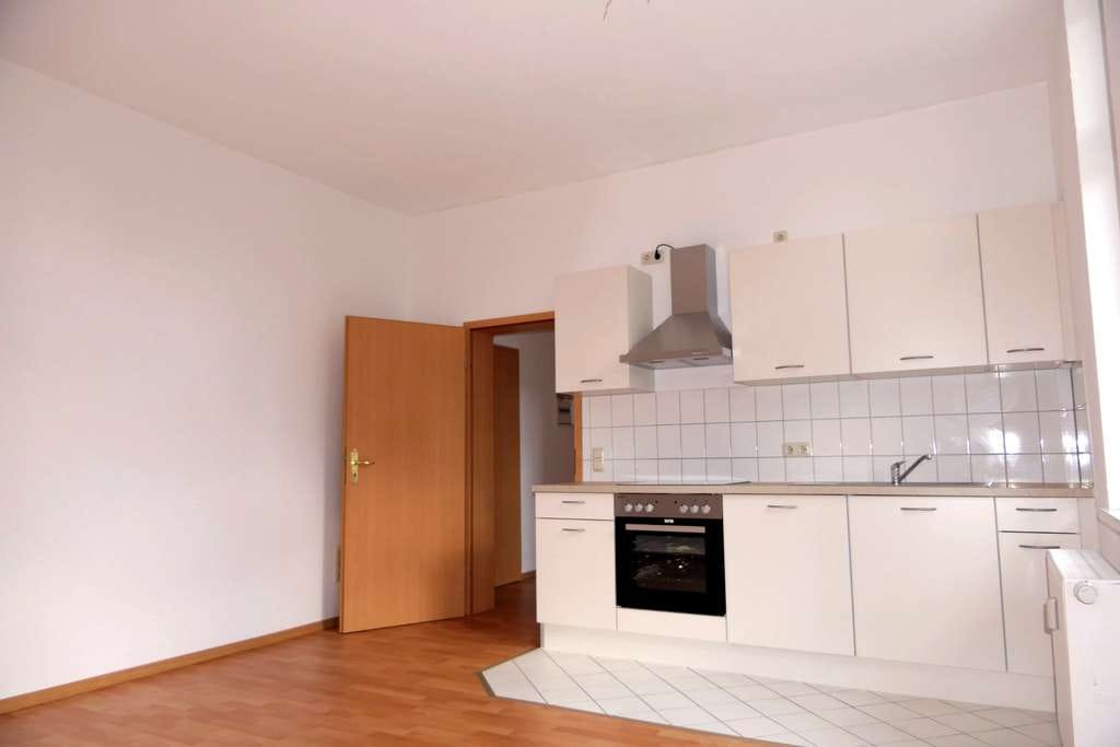 Immobilie in Bad Liebenstein - Vermietete 1-Zimmer-Wohnung mit Balkon, Stellplatz und Tageslichtbad - Bild 3