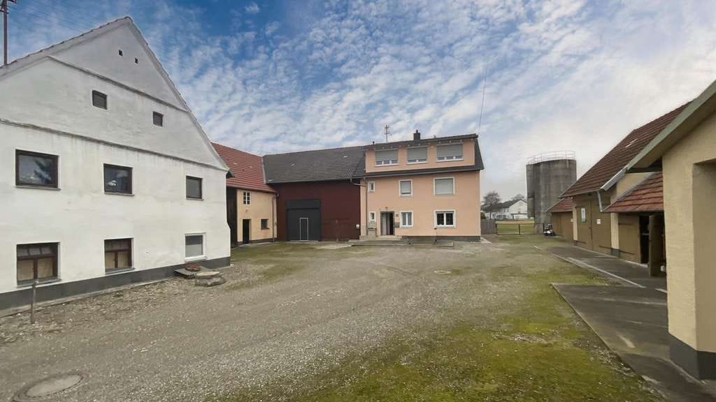 Immobilie in Hiltenfingen - 3 Familienhaus und stark renovierungsbedürftiges Einfamilienhaus - Bild 1