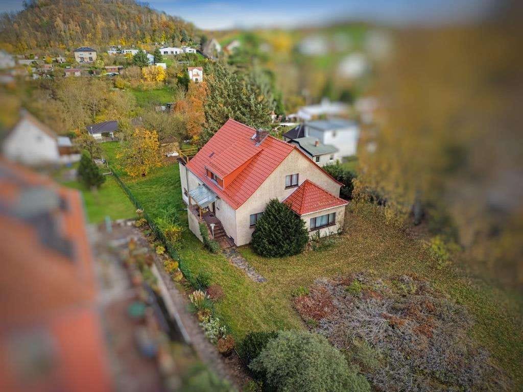 Immobilie in Oppurg - EFH mit Ausbaureserve & Garage im Haus – begehrte Lage Pößneck, Weitblick (A1635) - Bild 1