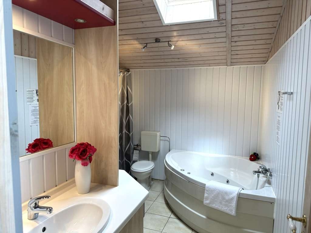 Immobilie in Rechlin - gepflegtes attraktives Ferienhaus Typ Seeschwalbe im Ferienpark Müritz zu verkaufen! - Bild 3