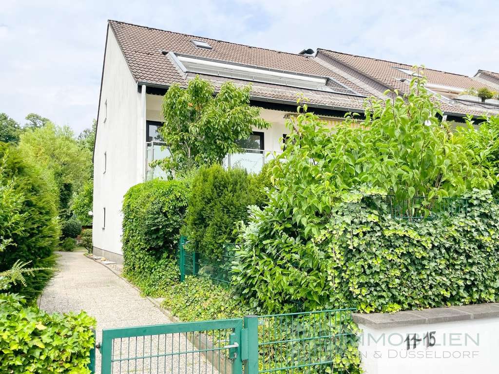 Immobilie in Ratingen - Lichtdurchflutete Maisonettewohnung mit Dachbalkon und Garage in ruhiger Lage von Ratingen Hösel - Bild 1