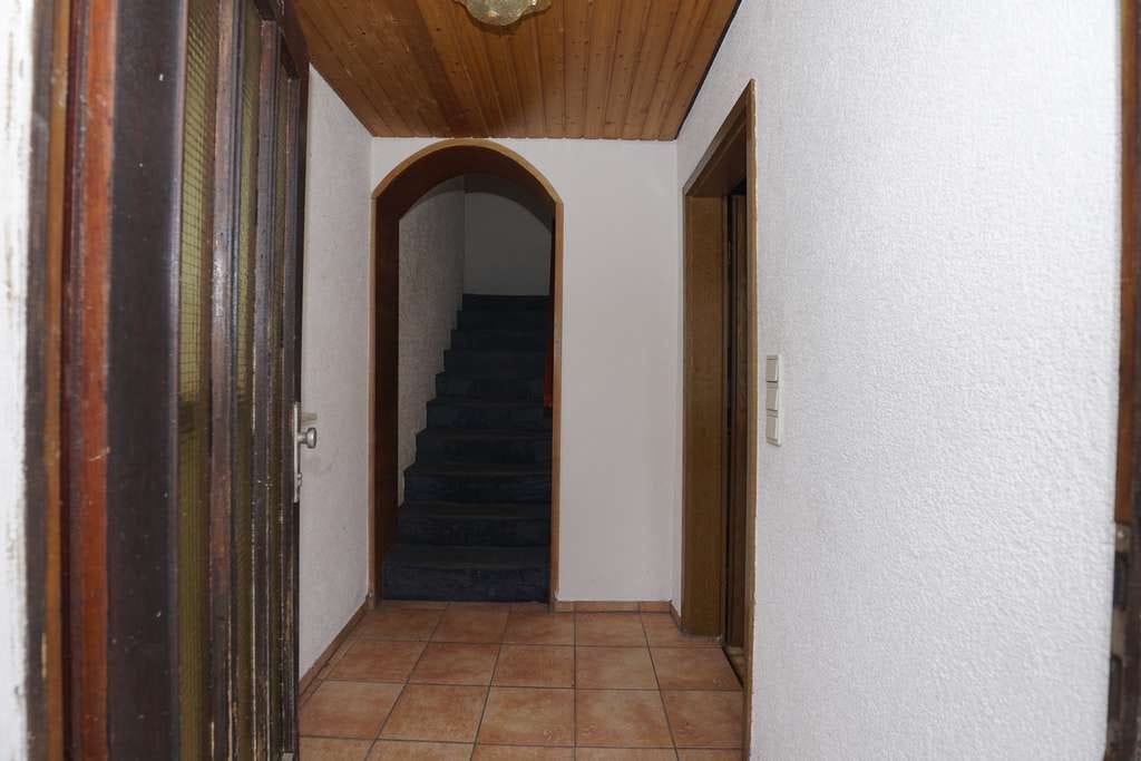 Immobilie in Esthal - Einfamilienhaus mit Garten und Garage - Bild 1
