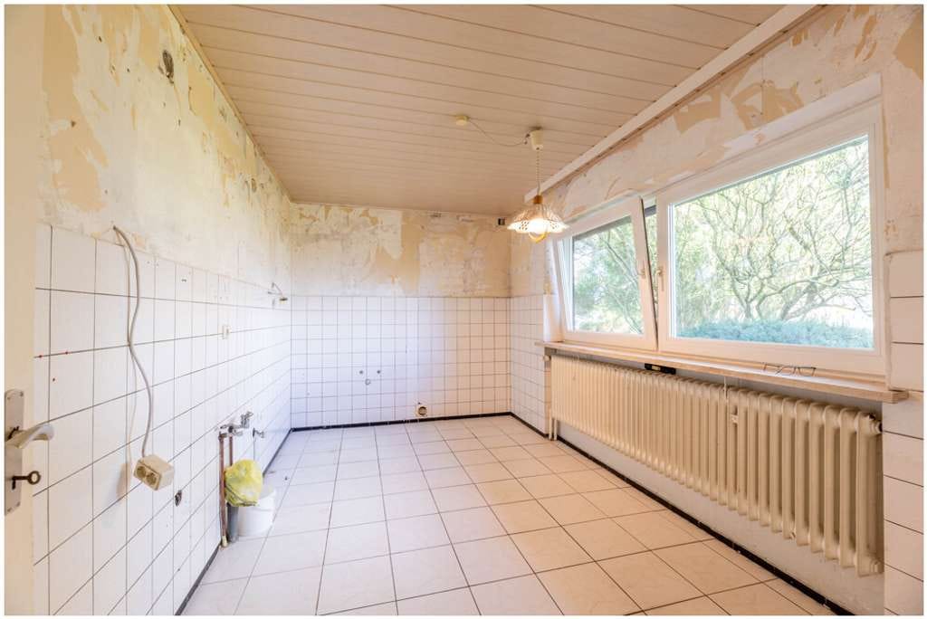 Immobilie in Brande-Hörnerkirchen - Klassisches Einfamilienhaus und ein Grundstück, das den Wohnwert spürbar erweitert - Bild 3
