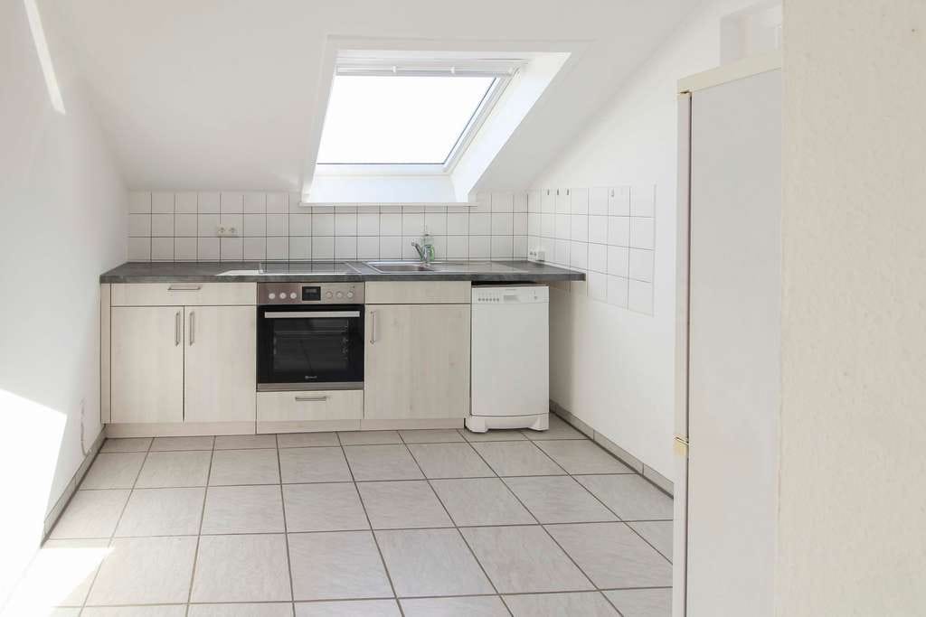 Immobilie in Asperg - Klein, fein und voller Komfort – charmante Dachgeschosswohnung mit Balkon, Klimaanlage & Stellplatz - Bild 3
