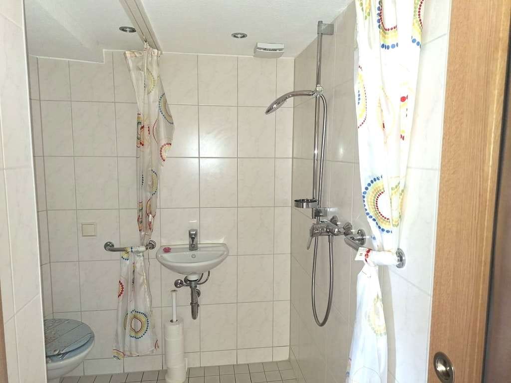 Immobilie in Großbreitenbach - Solides Eigenheim mit viel Potential !! - Bild 2