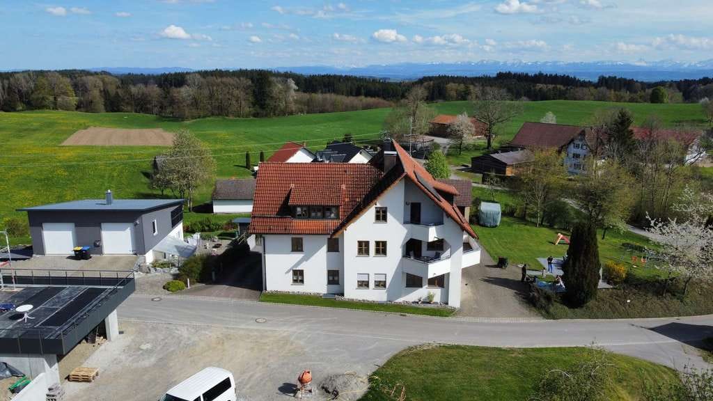 Immobilie in Waldburg - Großzügige Doppelhaushälfte in Waldburg-Egg mit Alpenblick & 2 Garagen - Bild 0