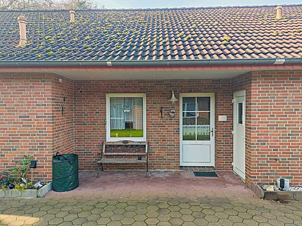 Immobilie in Westoverledingen - Für Investoren! Vermietetes Reihenmittelhaus mit Loggia in gepflegter Umgebung - kurz vor Papenburg - Bild 0