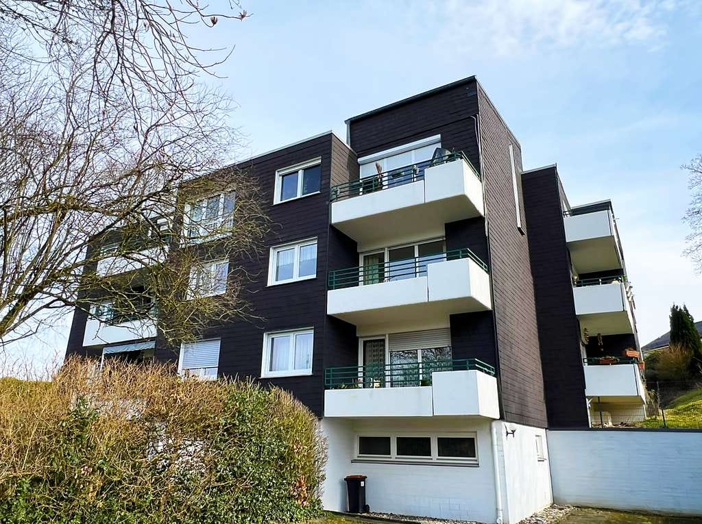 Immobilie in Nümbrecht - 🏡 Grün. Ruhig. Großzügig. Helle 3-Zimmer-Eigentumswohnung mit Terrasse & Garage in Nümbrecht - Bild 1