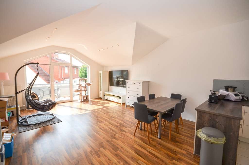 Immobilie in Groß-Zimmern - DIETZ: Helle freundliche 3-Zimmer Dachgeschosswohnung in Groß-Zimmern mit Garage und sonnigem Balkon - Bild 3