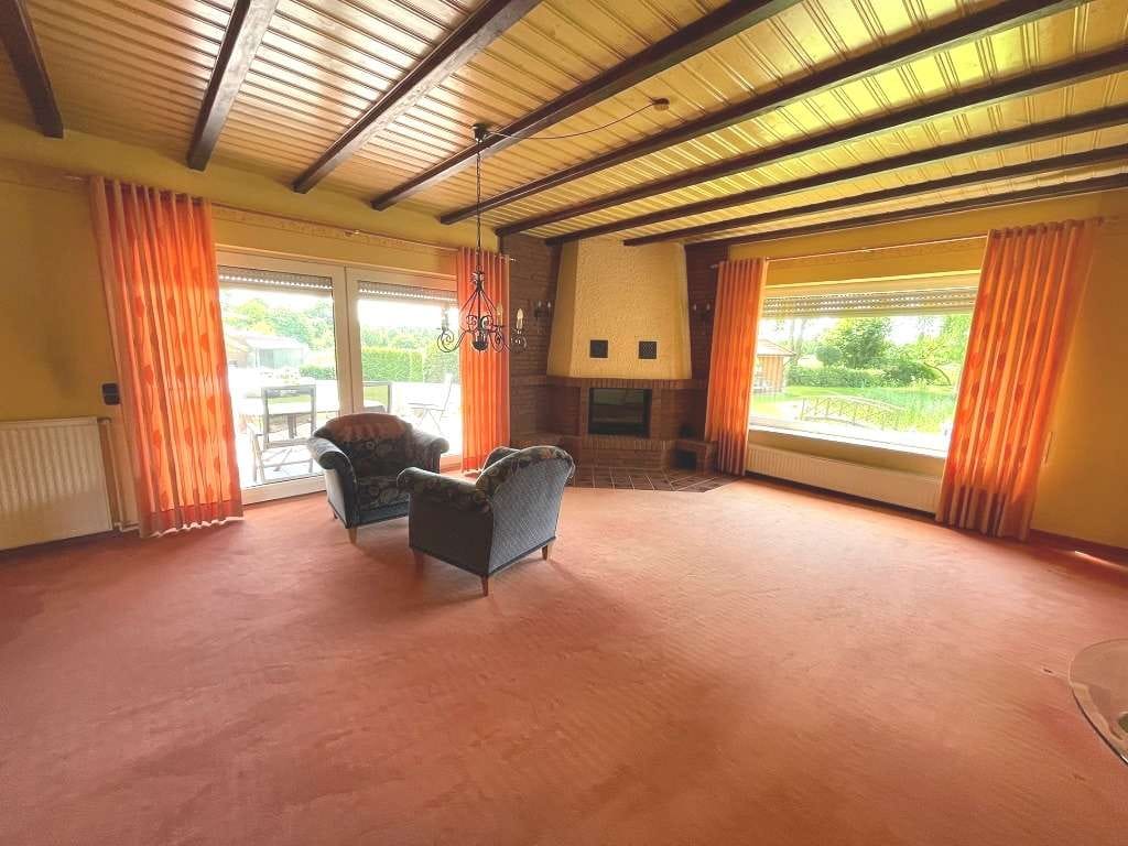 Immobilie in Moormerland - Großzügiges Einfamilienwohnhaus mit Kamin, Südterrasse und traumhaften Teichblick - Bild 3