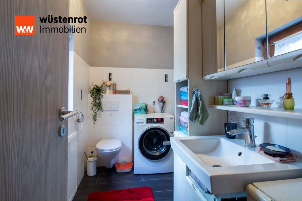 Immobilie in Lorsch - Vielseitiges Wohnhaus mit modernisiertem Dachgeschoss ** provisionsfrei für Käufer ** - Bild 2