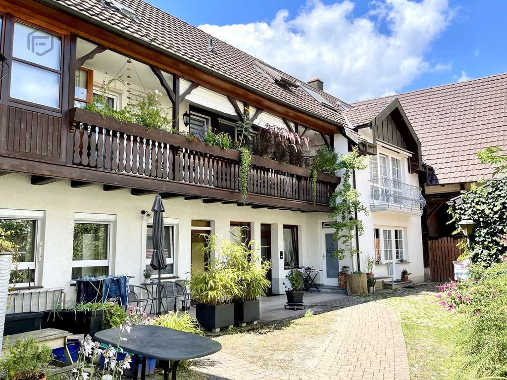 Immobilie in Eichstetten - Charaktervolles Wohnhaus mit Innenhof und großem Ausbaupotenzial - Verkauf im Bieterverfahren! - Bild 0