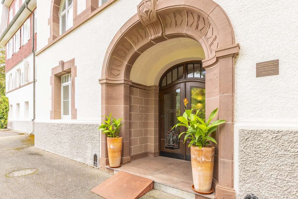 Immobilie in Bad Liebenzell - Alternative zum Haus - großzügige Wohnung in repräsentativem Kulturdenkmal in Bad Liebenzell - Bild 2