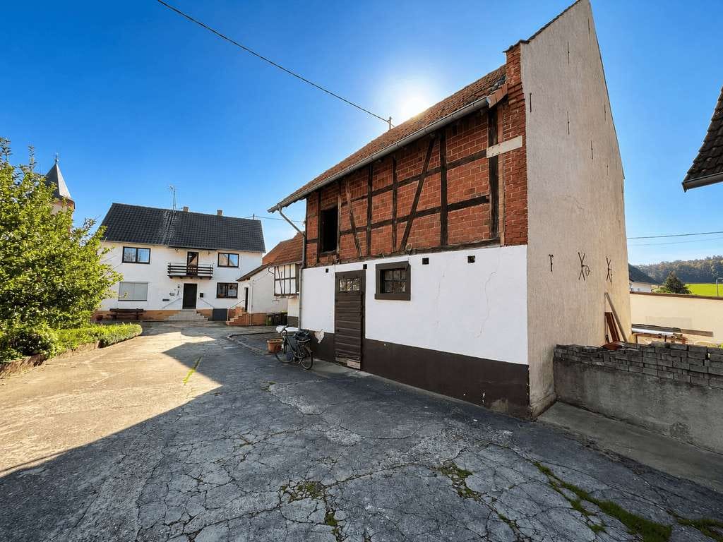 Immobilie in Büdingen - Anwesen mit Scheune, Werkstatt, Carport und großem Grundstück – Wohnen, Arbeiten und Entwickeln - Bild 3