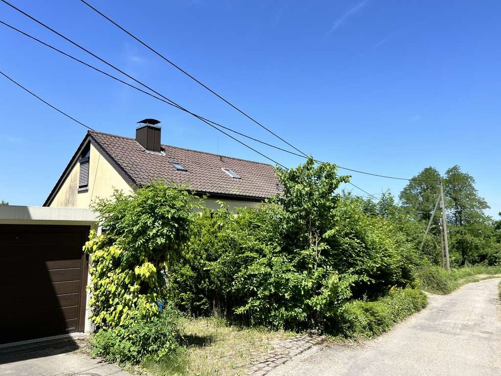 Immobilie in Weingarten - Freistehendes EFH mit Garage u. Carport  in Halbhöhenlage mit Blick auf die Rheinebene - Bild 1